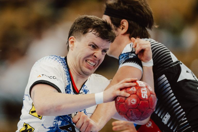 Die Harder wie hier Marc-Andre Haunold bissen sich gegen Schwaz durch: Der Alpla HC Hard steht im ÖHB-Cup-Finale. ⇒GEPA (3)