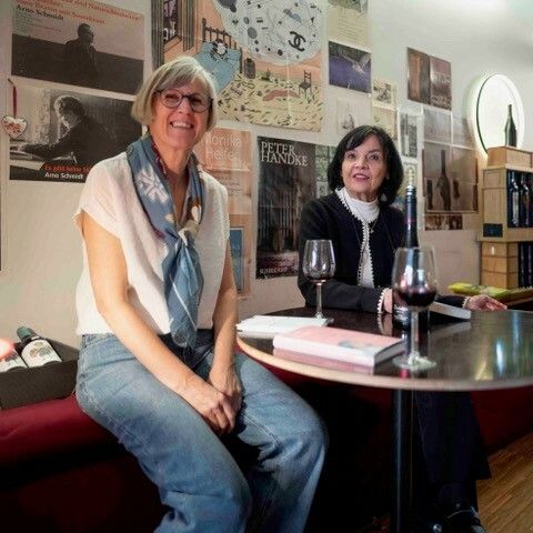 Ein Ort zum Verweilen: Die Buchhandlung lädt zum Schmökern und Genießen ein.