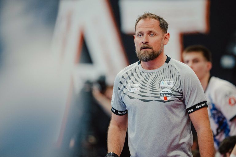 Jónsson-Truppe nach Zittersieg wieder Erster