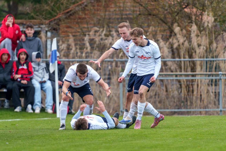 Siegesserie und kleine Derbys