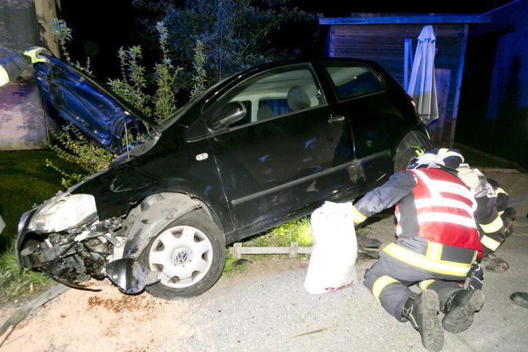 Mit Mauer kollidiert