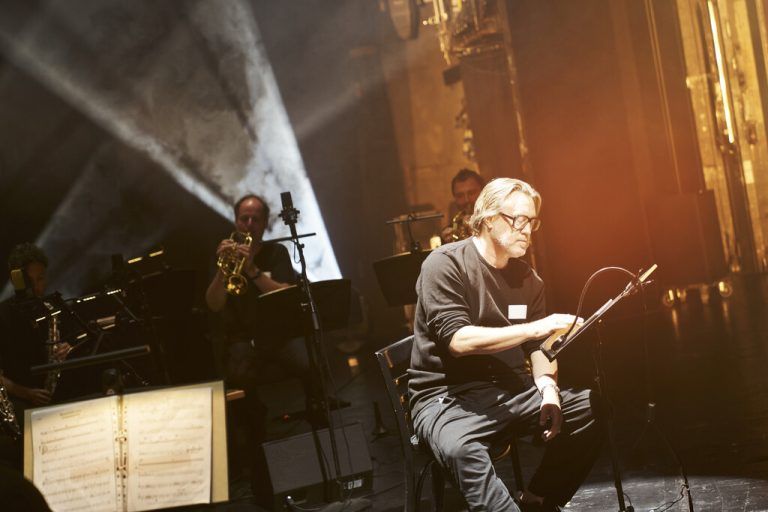„Holzfällen“ spielt am Dienstag, dem 21. April, im Bregenzer Festspielhaus.⇒TOMMY HETZEL / APA/HANS PUNZ