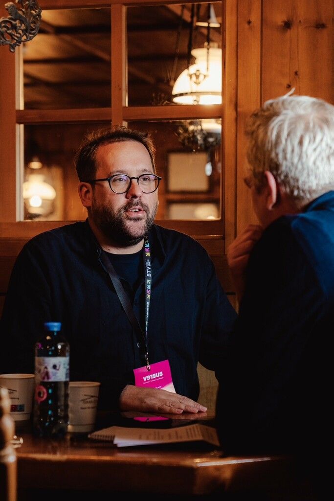 Journalist, Kriegsreporter und Podcaster Paul Ronzheimer ist die prägende Stimme des Axel Springer Verlags. ⇒Versus festival