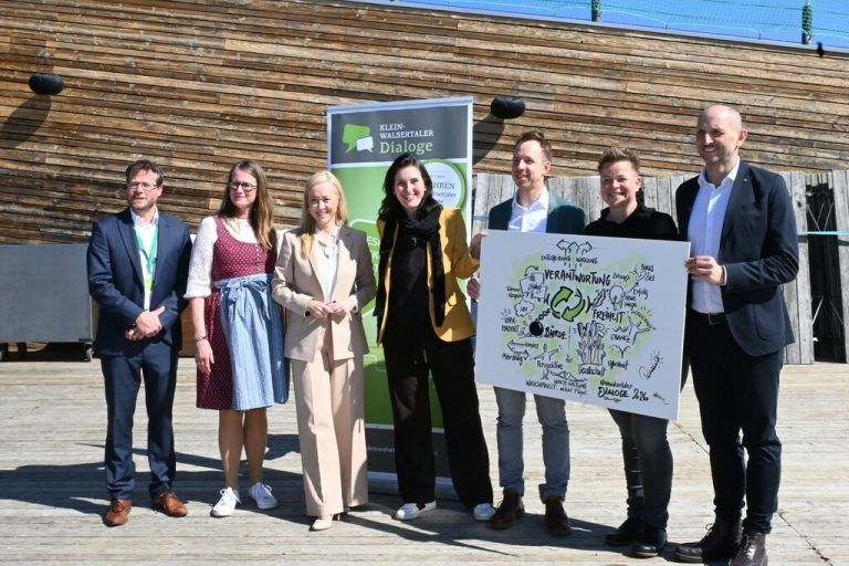 Julian Müller, Barbara Messer, Sabine Kronberger, Nathalie Karré, Lukas Mähr, Anna Egger und Andreas Gapp bei den Kleinwalsertaler DIalogen.⇒MCV (6)