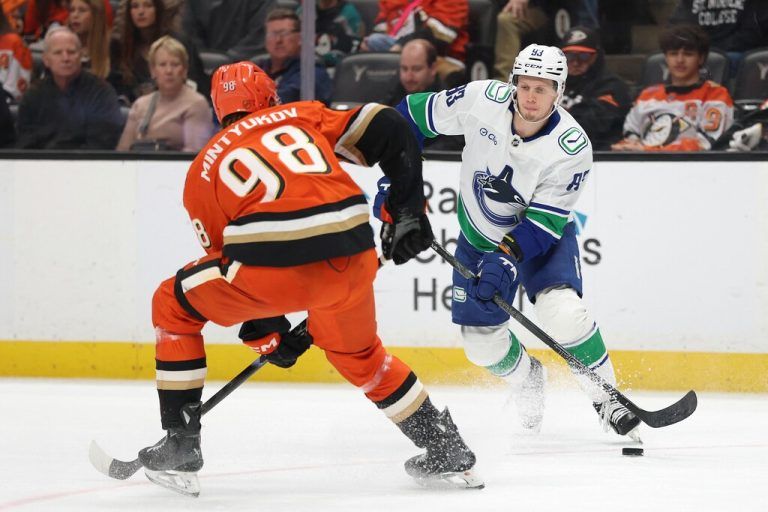 Marco Rossi fiel in der Saison 2025/26 zwei Mal länger mit einer Fußverletzung aus.⇒AFP