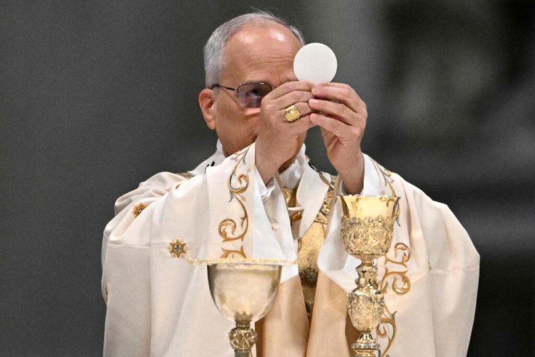 Papst Leo XIV. leitet die Chrisammesse am Gründonnerstag im Petersdom im Vatikan am 2. März 2026. ⇒APA