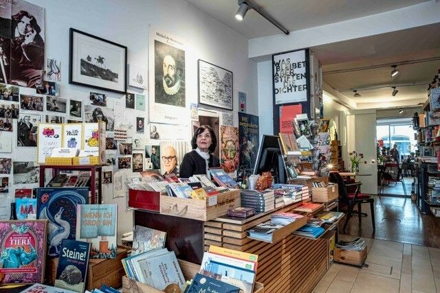 Regina Zink pflegt einen regelrechten Schrein für das geschriebene Wort.⇒Gohm