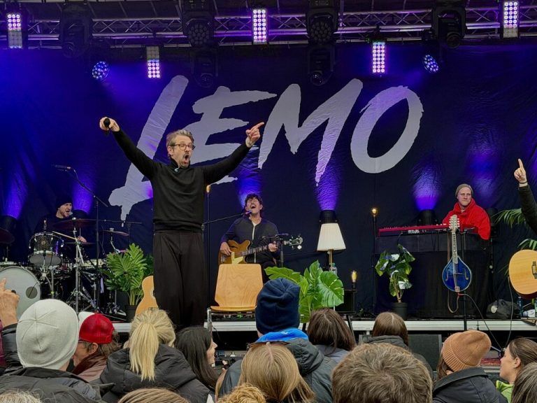 Sänger Lemo begeisterte das Publikum mit seinen angesagten Songs. Lutz (7)