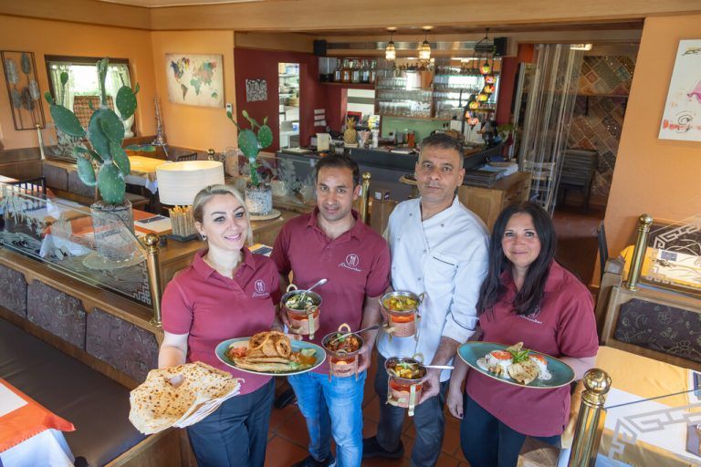 Samandar begrüßt die Gäste täglich mit würzigem Duft.hartinger (7)