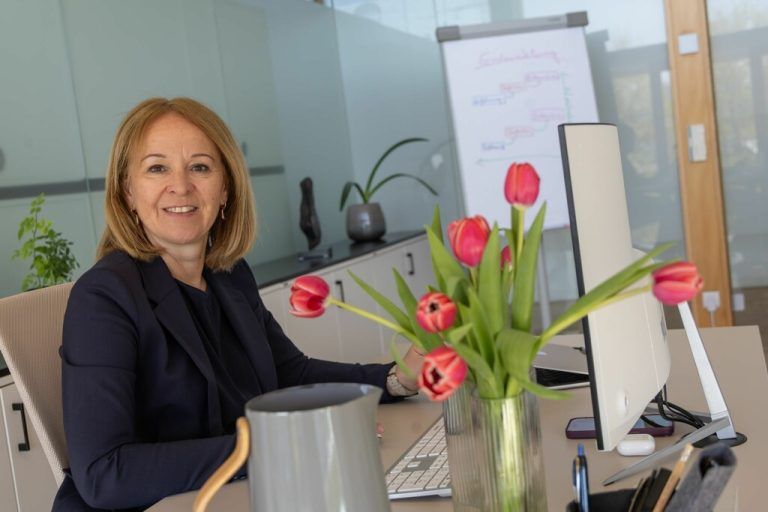 Sandra Jehle begleitet Frauen auf ihrem Weg in verantwortungsvolle Positionen und setzt dabei auf Klarheit, Selbstvertrauen und Mut. Stiplovsek (4)