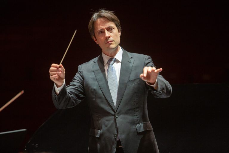 SOV-Chefdirigent Leo McFall. ⇒Mathis