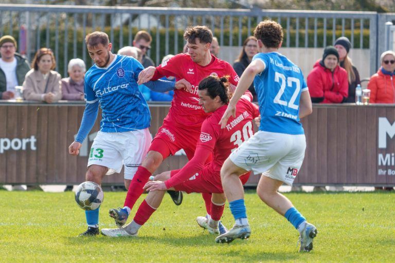 Sowohl für den FC Dornbirn und den FC Lustenau (hier ein Bild vom letzten Derby) als auch für den FC Lauterach gab es am gestrigen Spieltag in der Regionalliga West nichts zu holen.⇒Stiplovsek
