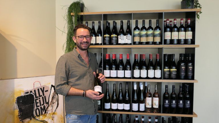 Stefan Schwarz legt bei den Produkten in seinem Geschäft großen Wert auf Transparenz und nachvollziehbare Herkunft.⇒e-werke frastanz