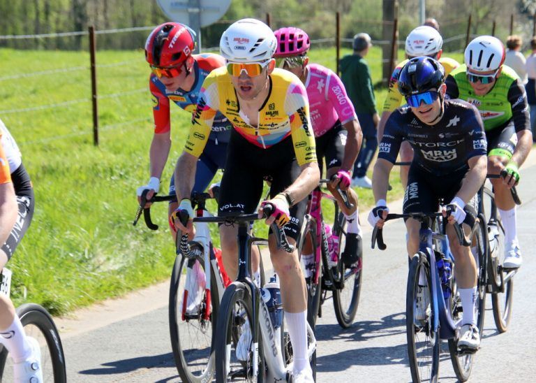 Team-Vorarlberg-Neuzugang Tobias Nolde (Mitte) sorgt schon die ganze Woche beim Circuit des Ardennes für Furore. ⇒Team Vorarlberg