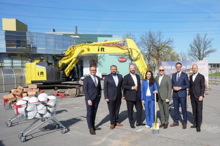 V.l.: Alexander Juen, Markus Fäßler, Gustav Birnbaum, Nicole Schedler, Guntram Drexel, Markus Wallner und Marco Tittler. ⇒Land Vorarlberg