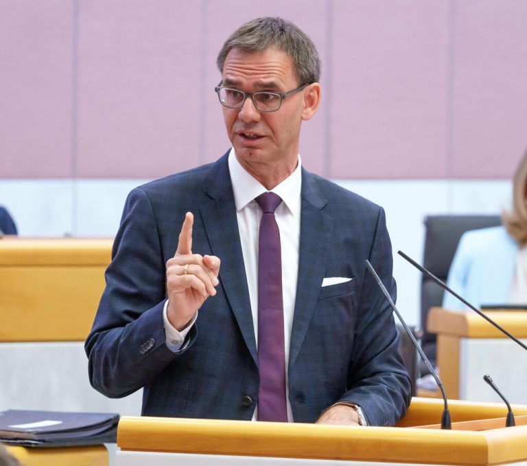 Während Gamon das Paket als „Scherz“ betitelte, sah Wallner die Partnerschaft von Land und Kommunen im Mittelpunkt. ⇒stiplovsek (2)