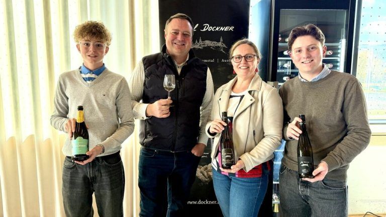 Winzerfamilie: Johannes, Joe, Petra und Josef Dockner.