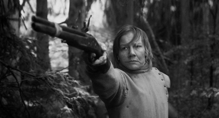 Zwischen Anpassung und Aufbegehren – ein Leben in Verkleidung.⇒filmladen