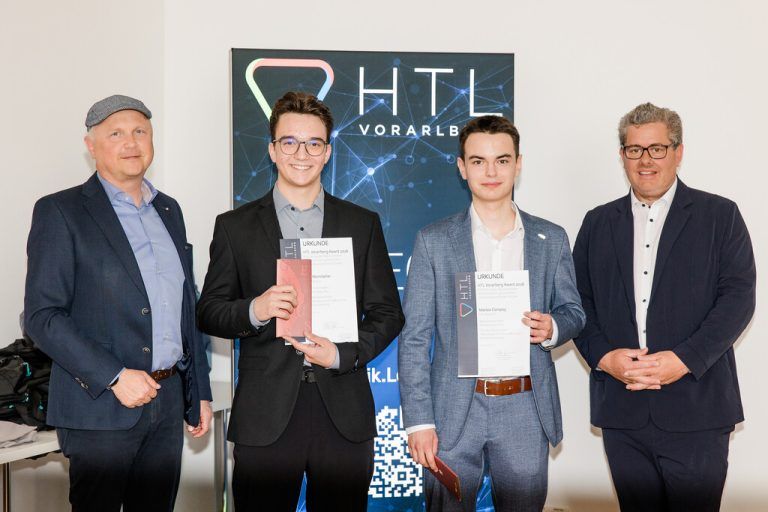 Award für Noa Montibeller und Matteo Comploj.⇒bröll