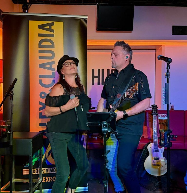 Claudia und Alex begeisterten in Hugos Bar.Lutz