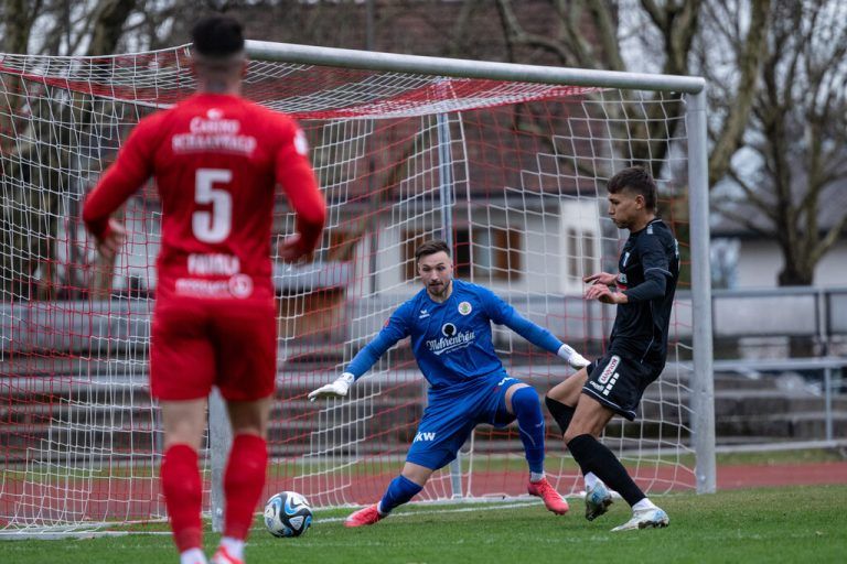 Der FC Dornbirn spielt heute auf der Birkenwiese gegen den Tabellenletzten FC Kufstein. Die letzte Begegnung im Oktober 2025 ging mit 3:0 an die Rothosen.⇒Alexandra Serra