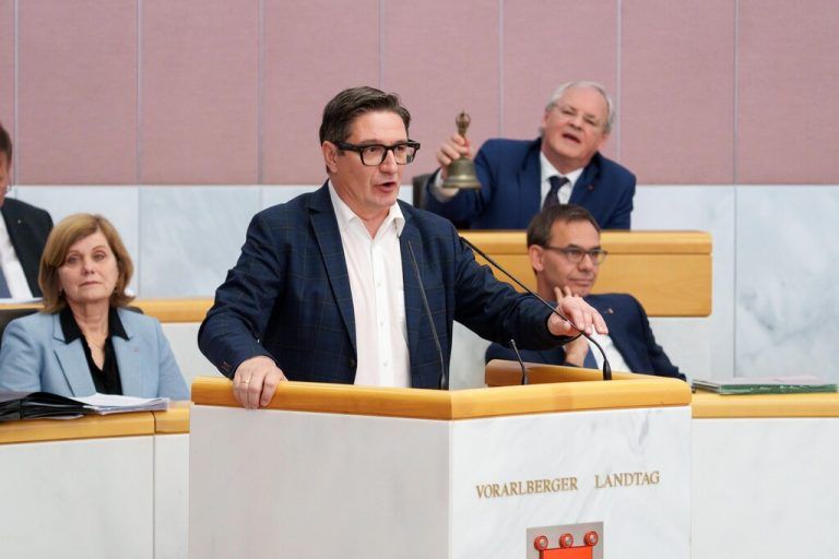 Dicke Luft zwischen Landtagspräsident Harald Sonderegger und SPÖ-Abgeordnetem Reinhold Einwallner.⇒Stiplovsek