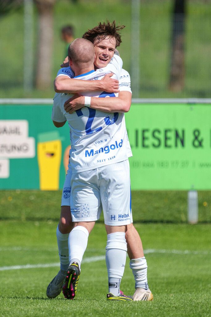Die Lochauer bejubeln das 0:2, das letztlich bereits vorentscheidenden Charakter hatte. Die Gäste ließen danach nur mehr wenig anbrennen.⇒Stiplovsek