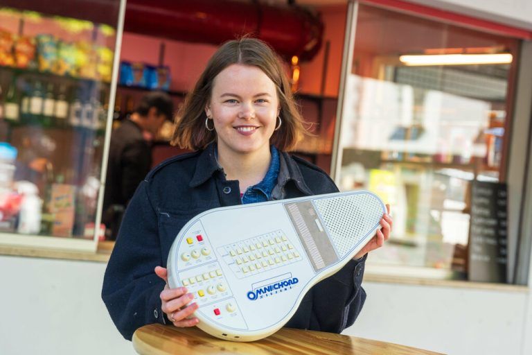 Die NEUE traf die Sängerin beim Kiosk am Fuße der Pfänderbahn zum Gespräch.⇒STIPLOVSEK