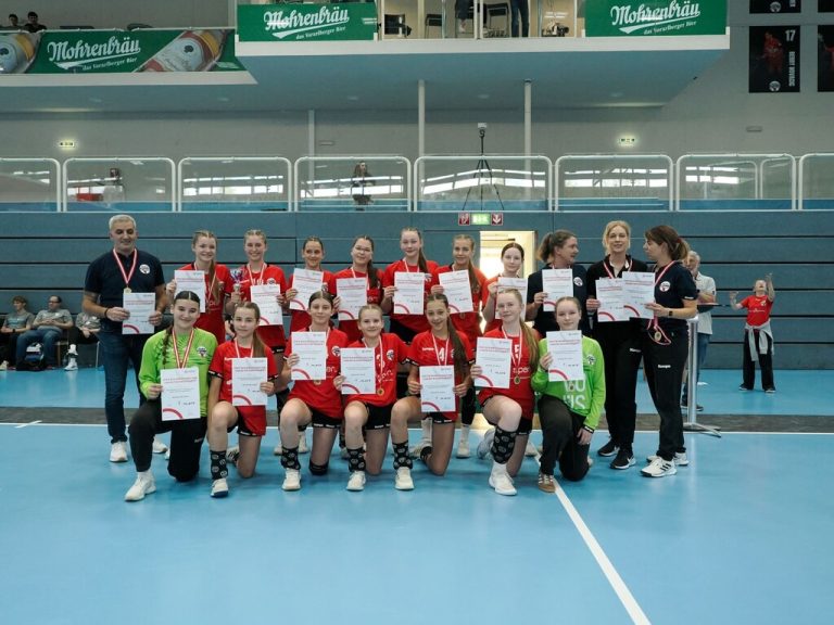 Die U13-Mädels des Alpla HC Hard haben sich in beeindruckender Art und Weise den Staatsmeistertitel in ihrer Altersklasse erkämpft.⇒Verein