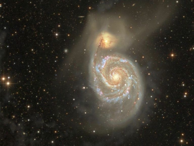 Die Whirlpool-Galaxie (M51) ist ein Galaxienpaar mit auffälliger Spiralstruktur im Sternbild Jagdhunde.Wikipedia gemeinfrei
