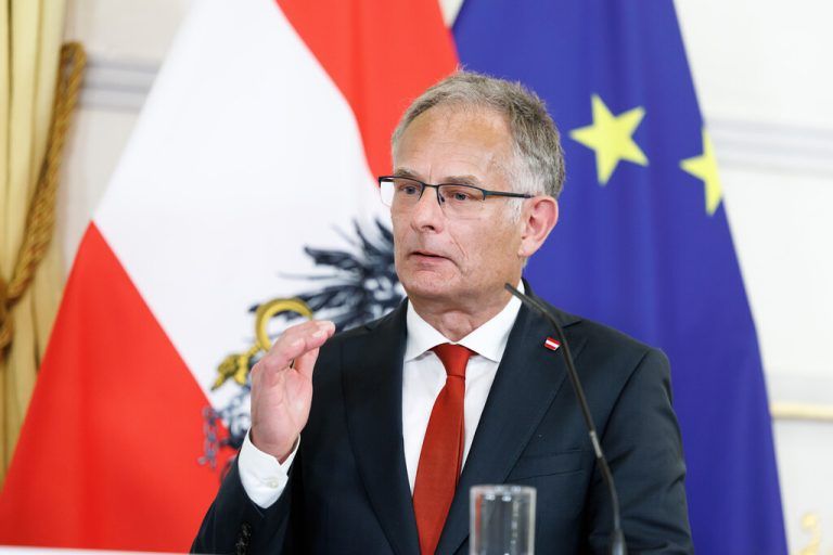 Finanzminister Markus Marterbauer stellte gegenüber dem Pensionistenverband Vorarlberg klar, dass die neue 13. AHV-Rente steuerlich begünstigt behandelt wird. ⇒APA, PVÖ Vorarlberg