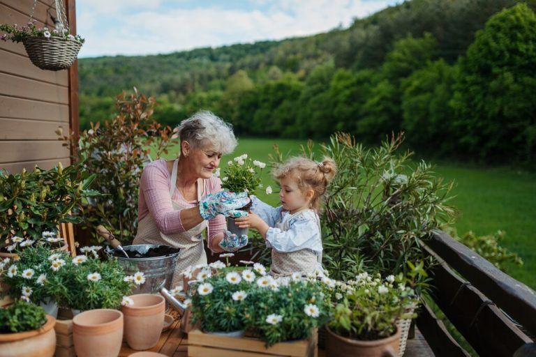 Gartenarbeit macht nicht nur Spaß, sondern ist auch gesund.shutterstock