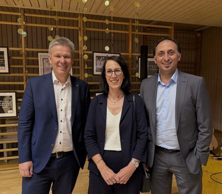 Genossen den Abend: Günther Hirschfeld, Silvia Raggl, Aydin Aktas.