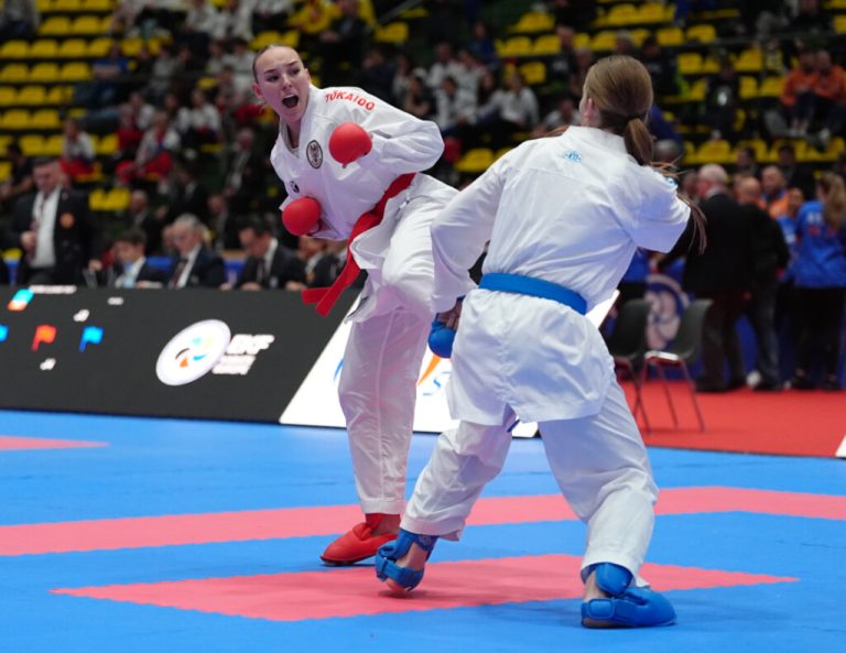 In Form: Hanna Devigili (l.).⇒Karate Insights