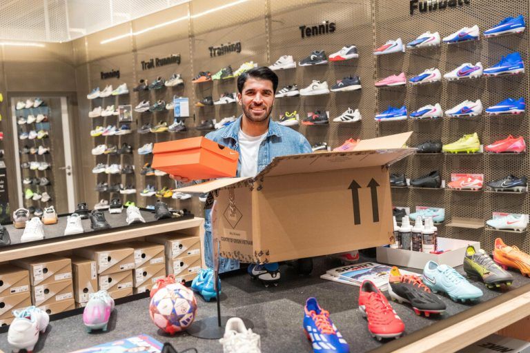Murad Gerdi leitet seit einem Jahr bei Intersport Fischer mit viel Herzblut und Know-how das Serviceprojekt Teamsport.⇒Dietmar Stiplovsek