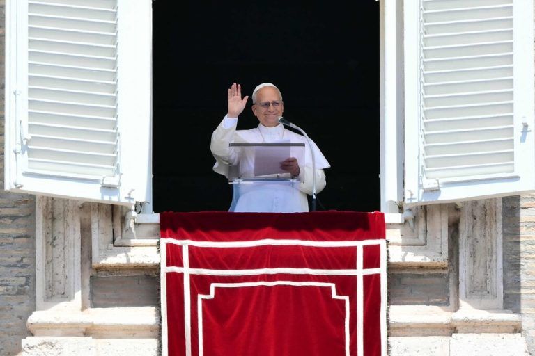 Papst Leo XIV. macht den Umgang mit künstlicher Intelligenz zu einem Schwerpunkt seines Pontifikats. ⇒Apa