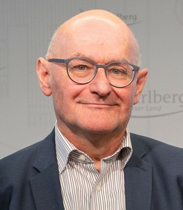 Verfassungsjurist Peter Bußjäger. ⇒Serra