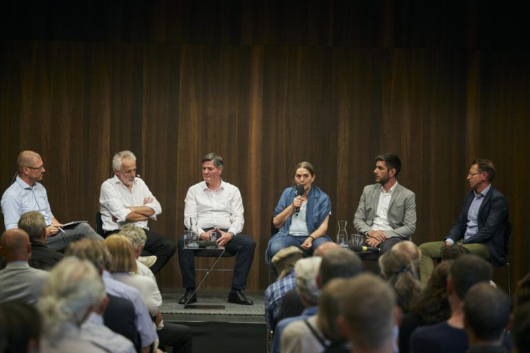 Wolfgang Seidel, Franz Angerer, Daniel Allgäuer, Katharina Lins, Dominik Schwärzler und Dieter Bitschnau in der „Energie Lounge“.todorovic, apa, shourot, paulitsch, clavis/detayled, energyagency
