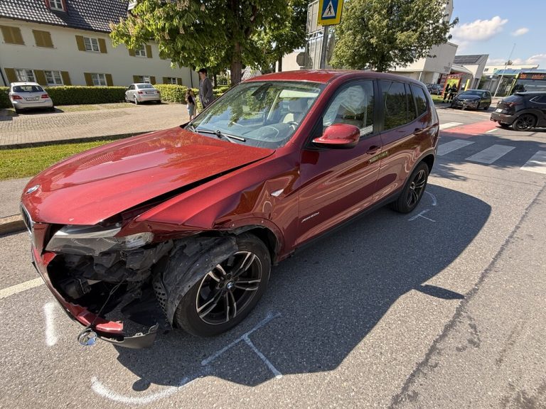 Zwei Pkw kollidierten, eine Person wurde verletzt.⇒vlach
