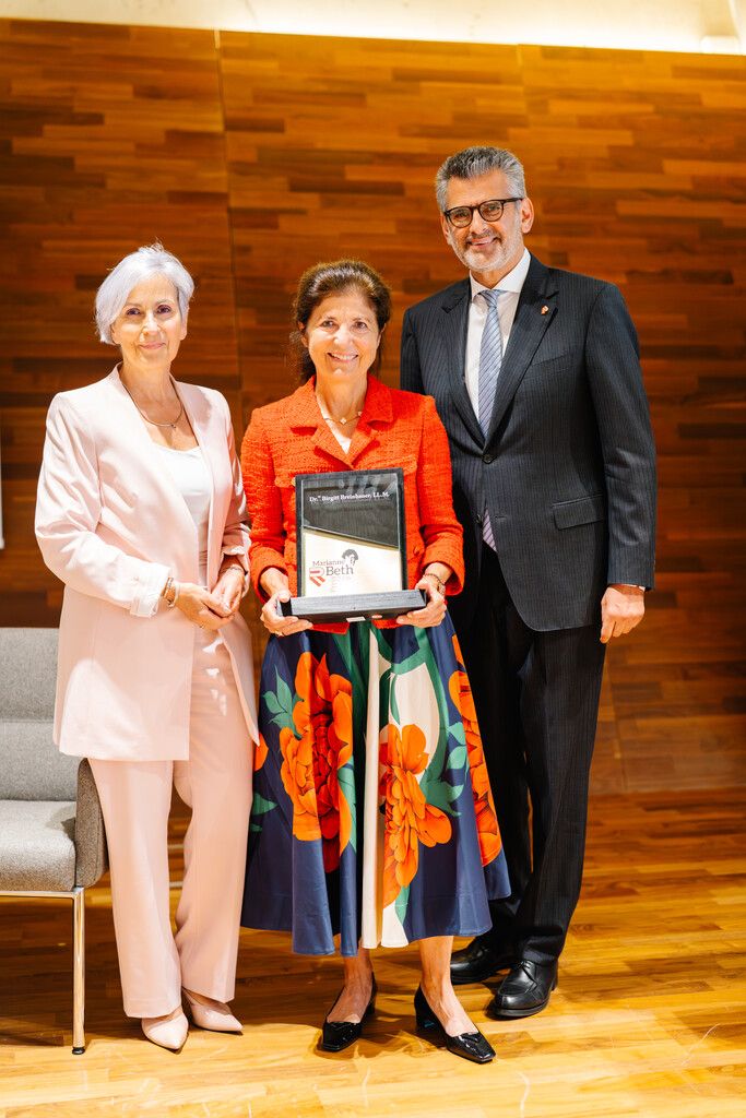 Birgitt Breinbauer erhielt den Marianne-Beth-Preis. ⇒fotofilmwerk
