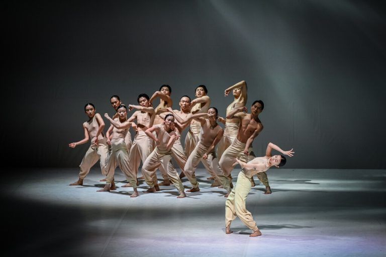 Präzision, Konzentration und fließende Übergänge prägen die Choreografie von Cheng Tsung-lung.⇒Mittelberger