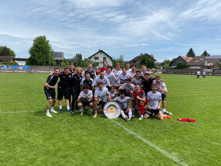 Stolze Gewinner des „Amateurmeistertitels“ 2026: Das Team des VfB Hohenems.⇒Günther Böhler (2)
